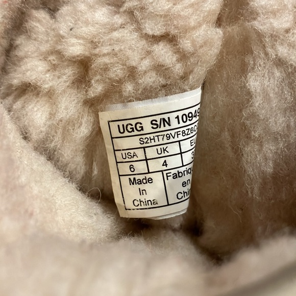 Ugg boots gold sequin with tan in very good condition. - Picture 9 of 12